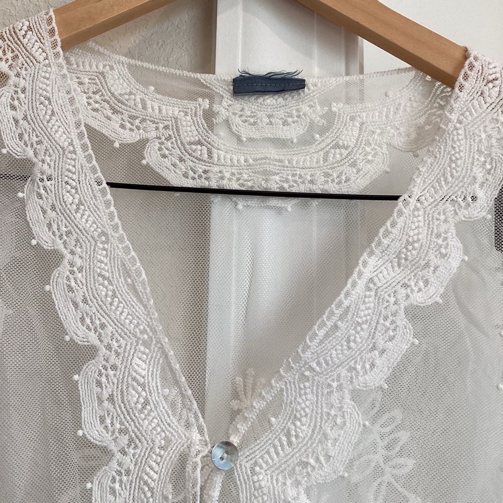 ❌Sold - White Lace Cropped Cardigan Top - Picture 2 of 8